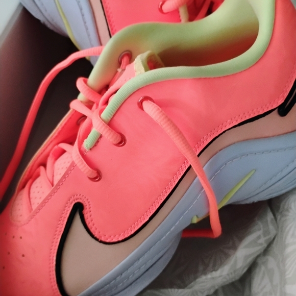 🔥Hot New Big Kid Nike Lebron XXII SE King James Shoes 7 - Picture 2 of 8